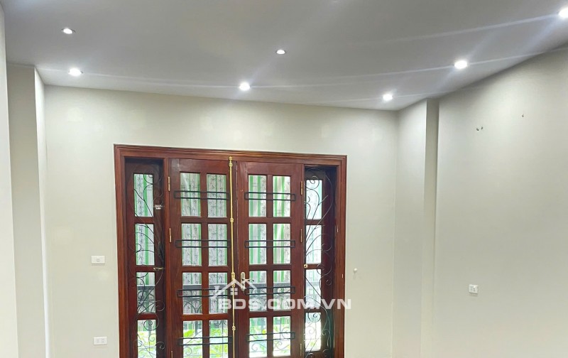 Nhà đẹp mặt vườn hoa Trần Quang Diệu, 6 tầng thang máy, vị trí đẹp làm văn phòng, spa, showroom, 0708166888