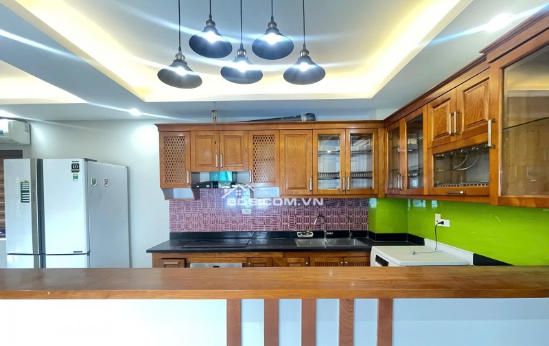 Nhà đẹp mặt vườn hoa Trần Quang Diệu, 6 tầng thang máy, vị trí đẹp làm văn phòng, spa, showroom, 0708166888