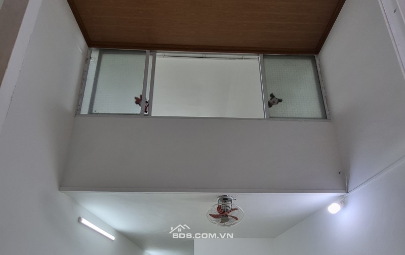 BÁN NHÀ ĐẸP 950 TRIỆU 2 TẦNG 33M2 ( HƯỚNG NAM ) NGÕ GIẢI PHÓNG