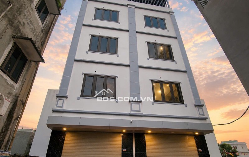  5 Tầng Mới Kính Kooong – 3,95 TỶ- Gần Chung Cư Lộc Ninh 