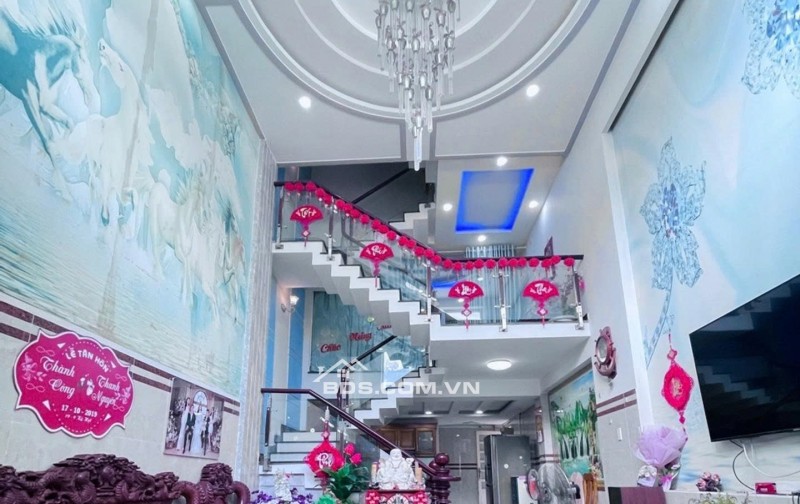 Bán nhà đẹp 4 tầng MTKD Nguyễn Văn Công ngang 4.5m 77m2 vài phút tới sân bay chỉ 11.5 tỷ.