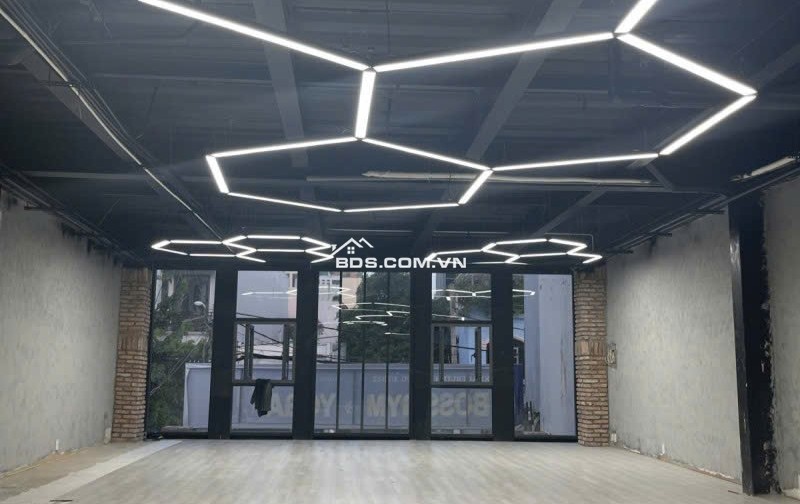 Bán nhà MTKD ngang 8m Phạm Văn Bạch 272m2 3 lầu làm showroom ngay chợ KD đỉnh 30 tỷ.