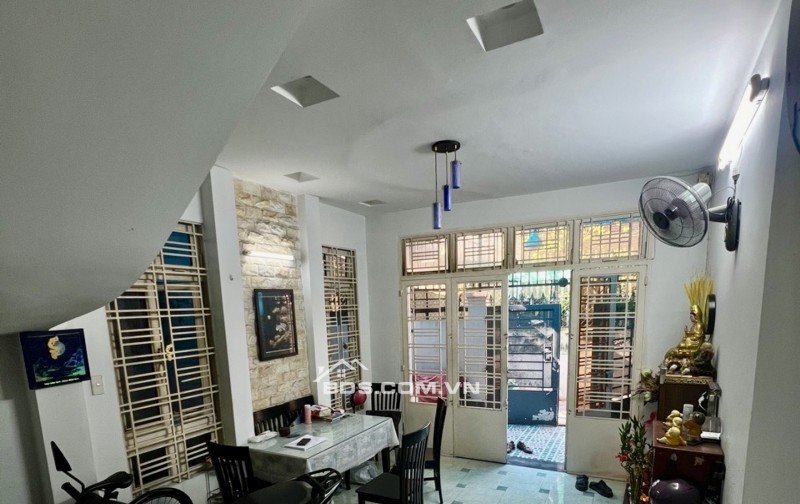 BÁN NHÀ P.1 QUẬN 8 – GẦN CẦU NGUYỄN VĂN CỪ – 3 TẦNG – 52M² – NHỈNH 5 TỶ- LH 0784968131