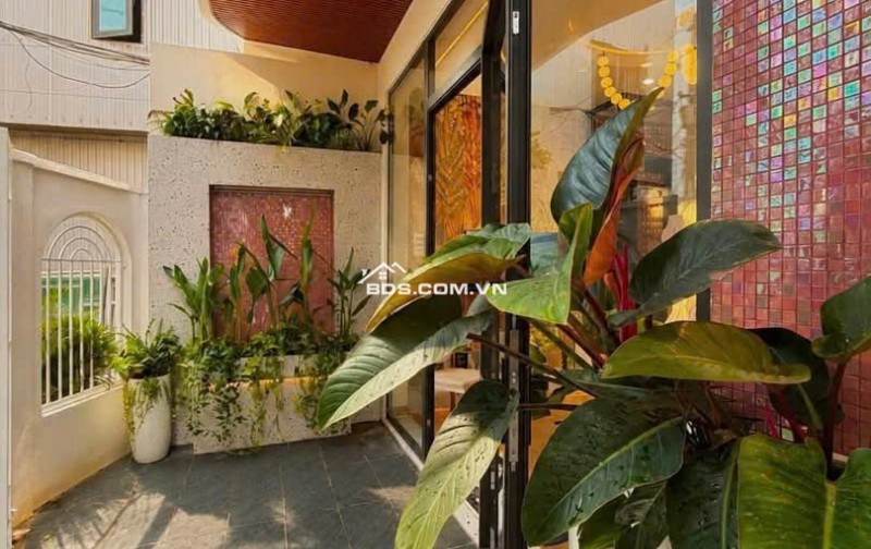 VILLA SÂN VƯỜN GẦN BIỂN THANH KHÊ – CHỈ 3 PHÚT ĐI BỘ RA BIỂN