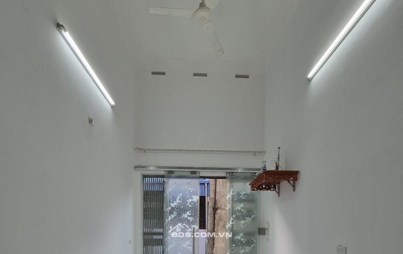 BÁN NHÀ  990 TRIỆU 2 TẦNG 21M2  NGÕ THẲNG NGẮN ĐƯỜNG ĐIỆN BIÊN