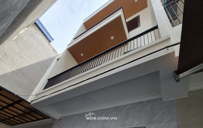 BÁN NHÀ 2.88 TỶ 3 TẦNG 45M2 ( TÂY NAM ) NGÕ RỘNG NGAY HỒ VỊ XUYÊN