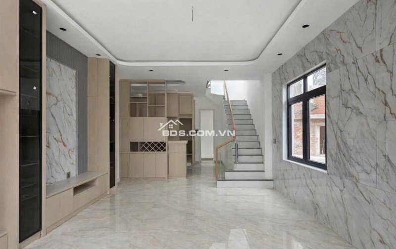 NHÀ NGỘP BÁN GẤP CĂN 1 TRỆT 1 LẦU Ở TRUNG TÂM TÂN UYÊN