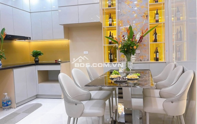 Bán Nhà Gần Đường Ô Tô, Hoàng Mai 40/43m,  4 tầng, mt 4.3m, giá 10.6 tỷ.