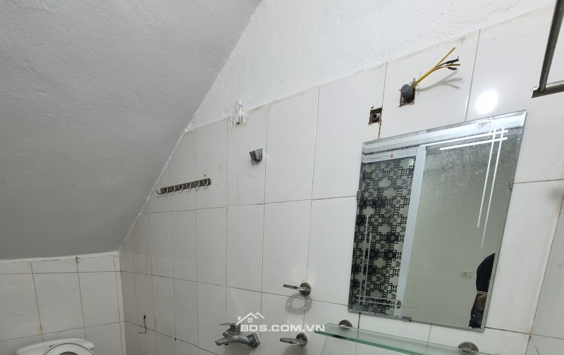 BÁN NHÀ ĐẸP 950 TRIỆU 2 TẦNG 33M2 ( HƯỚNG NAM ) NGÕ GIẢI PHÓNG