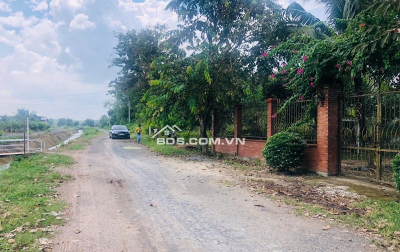 Bán Lô Đất Vườn 552m2 mặt tiền Kênh Lí tại Xã Nhuận Đức, Huyện Củ Chi, TP.HCM.