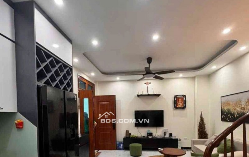  5 Tầng Mới Kính Kooong – 3,95 TỶ- Gần Chung Cư Lộc Ninh 