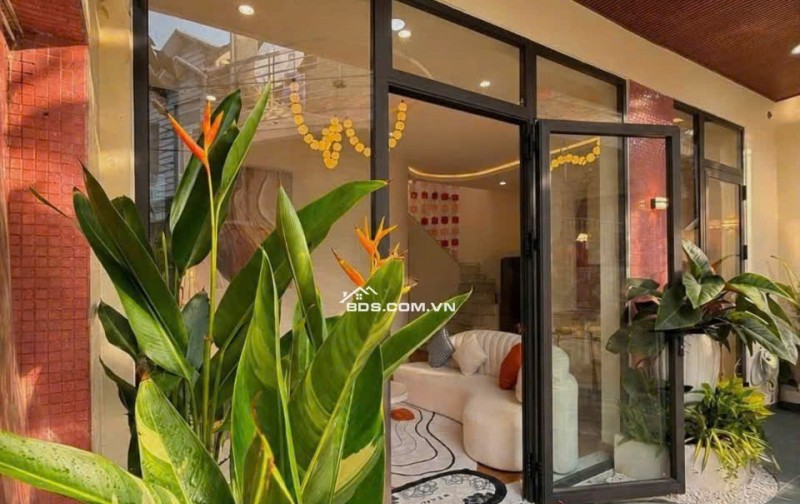 VILLA SÂN VƯỜN GẦN BIỂN THANH KHÊ – CHỈ 3 PHÚT ĐI BỘ RA BIỂN