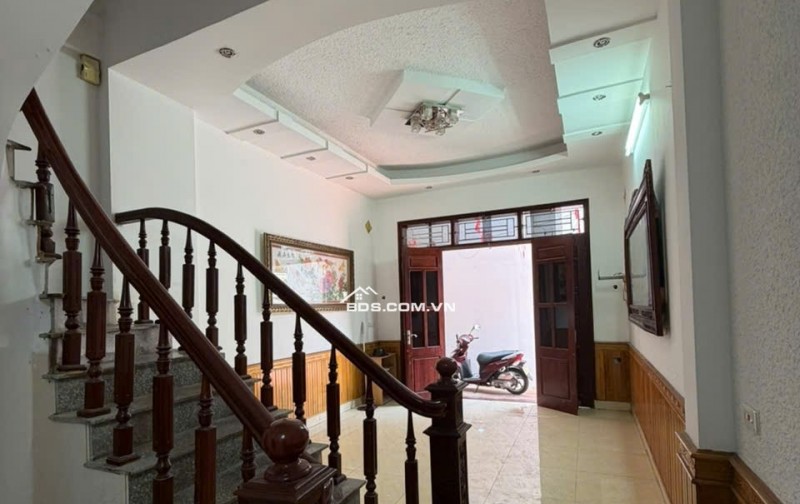 BÁN NHÀ 1.97 TỶ 3 TẦNG 45M2 ( HƯỚNG ĐÔNG ) NGÕ ĐIỆN BIÊN