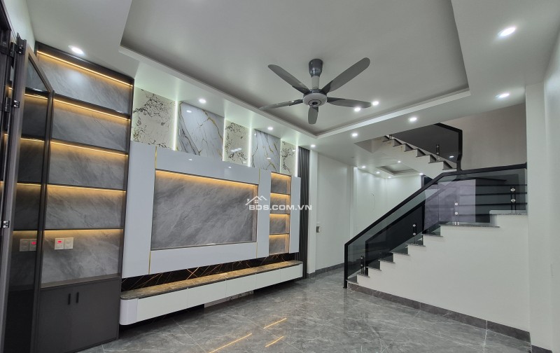 BÁN NHÀ 2.88 TỶ 3 TẦNG 45M2 ( TÂY NAM ) NGÕ RỘNG NGAY HỒ VỊ XUYÊN