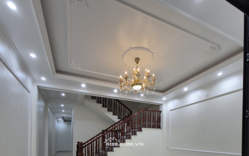 BÁN NHÀ 2.65 TỶ 3 TẦNG 89M2 CÓ PHÒNG NGỦ TẦNG 1 NGÕ TRƯỜNG CHINH