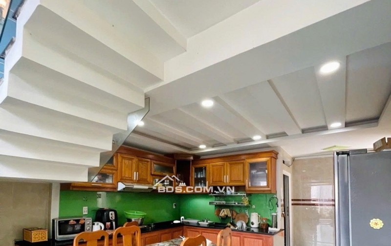 Bán nhà đẹp 4 tầng MTKD Nguyễn Văn Công ngang 4.5m 77m2 vài phút tới sân bay chỉ 11.5 tỷ.