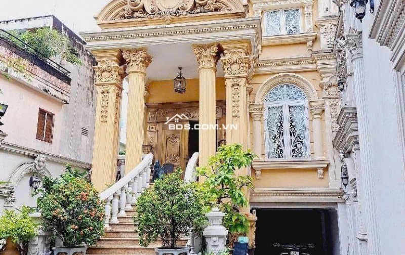 Biệt thự ngang 11m hẻm 10m CMT8 5 lầu có hầm hồ bơi 350m2 giáp Q.3 tặng T.Máy chỉ 65 tỷ.