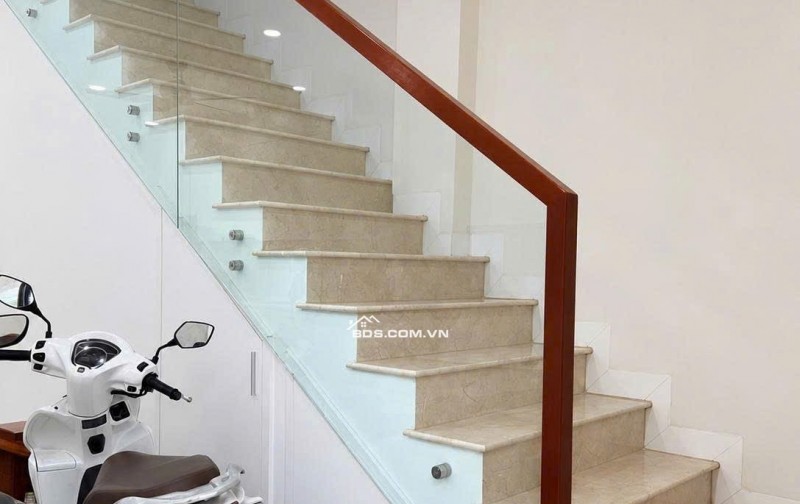 NHÀ MỚI Ở NGAY FULL NỘI THẤT - HẺM XE HƠI VÀO NHÀ THOẢI MÁI - TRUNG TÂM QUẬN 9 CŨ