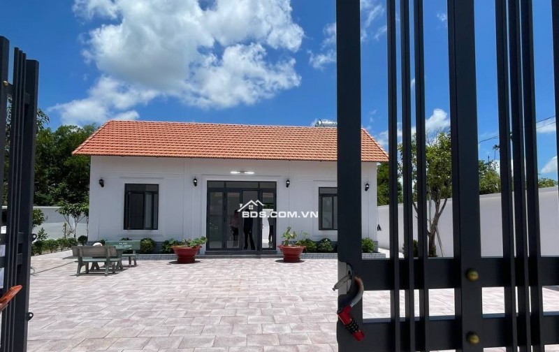Bán lô đất nhà vườn hơn 600m2 sẵn 50m thổ cư, giá mềm đáng mua trong thời điểm này
