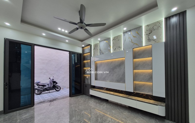 BÁN NHÀ 2.88 TỶ 3 TẦNG 45M2 ( TÂY NAM ) NGÕ RỘNG NGAY HỒ VỊ XUYÊN