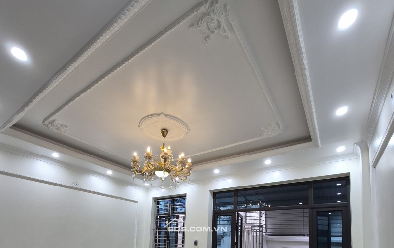 BÁN NHÀ 2.65 TỶ 3 TẦNG 89M2 CÓ PHÒNG NGỦ TẦNG 1 NGÕ TRƯỜNG CHINH