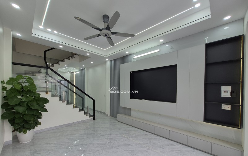 BÁN NHÀ ĐẸP 3.2 TỶ 3 TẦNG 96M2 CÓ SÂN Ô TÔ NGÕ ĐƯỜNG THÁI BÌNH