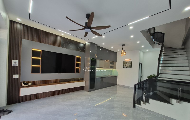 BÁN NHÀ ĐẸP 2.69 TỶ 3 TẦNG 122M2 CÓ PHÒNG NGỦ TẦNG 1 NGÕ ĐIỆN BIÊN