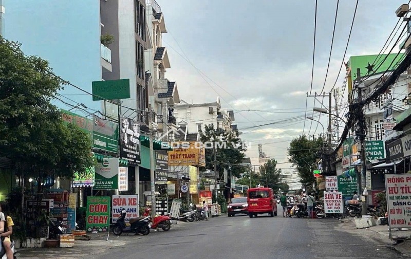 Bán nhà MTKD ngang 8m Phạm Văn Bạch 272m2 3 lầu làm showroom ngay chợ KD đỉnh 30 tỷ.