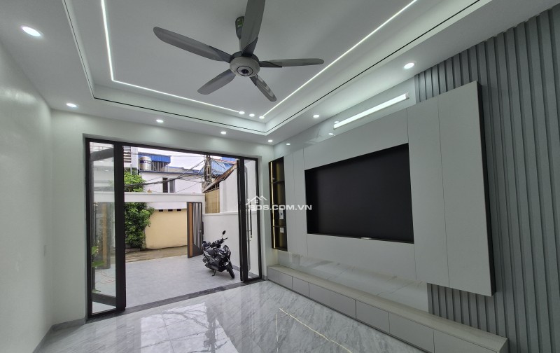 BÁN NHÀ ĐẸP 3.2 TỶ 3 TẦNG 96M2 CÓ SÂN Ô TÔ NGÕ ĐƯỜNG THÁI BÌNH