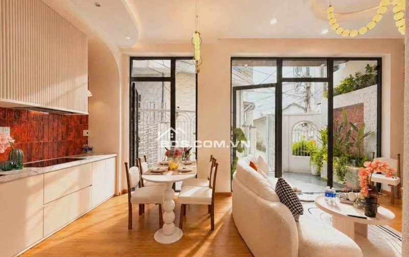 VILLA SÂN VƯỜN GẦN BIỂN THANH KHÊ – CHỈ 3 PHÚT ĐI BỘ RA BIỂN