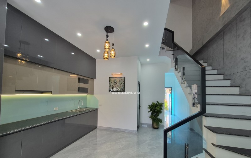 BÁN NHÀ ĐẸP 2.69 TỶ 3 TẦNG 122M2 CÓ PHÒNG NGỦ TẦNG 1 NGÕ ĐIỆN BIÊN