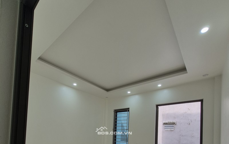 BÁN NHÀ 2.88 TỶ 3 TẦNG 45M2 ( TÂY NAM ) NGÕ RỘNG NGAY HỒ VỊ XUYÊN