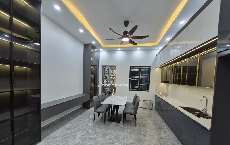 BÁN NHÀ 6.25 TỶ  4 TẦNG 81M2 CÓ THANG MÁY KHU ĐÔ THỊ HÒA VƯỢNG