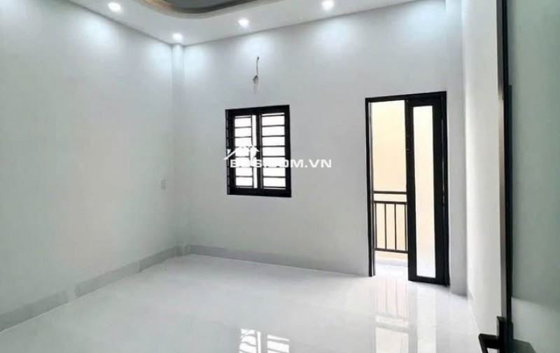 Bán nhà đẹp 1 trệt 1 lầu mới hoàn thiện đường Trần Khắc Chân khu B4 Đông Xuyên, P.Long Xuyên