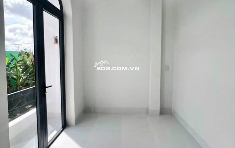 Bán nhà đẹp 1 trệt 1 lầu mới hoàn thiện đường Trần Khắc Chân khu B4 Đông Xuyên, P.Long Xuyên