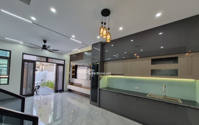BÁN NHÀ ĐẸP 2.69 TỶ 3 TẦNG 122M2 CÓ PHÒNG NGỦ TẦNG 1 NGÕ ĐIỆN BIÊN