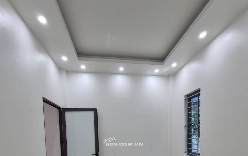 BÁN NHÀ 2.88 TỶ 3 TẦNG 45M2 ( TÂY NAM ) NGÕ RỘNG NGAY HỒ VỊ XUYÊN