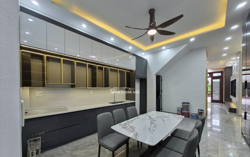 BÁN NHÀ 6.25 TỶ  4 TẦNG 81M2 CÓ THANG MÁY KHU ĐÔ THỊ HÒA VƯỢNG