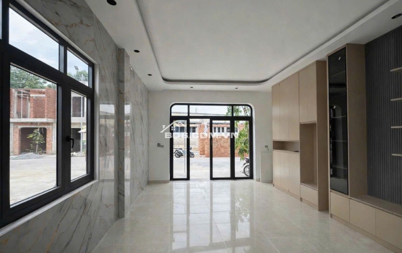 NHÀ NGỘP BÁN GẤP CĂN 1 TRỆT 1 LẦU Ở TRUNG TÂM TÂN UYÊN