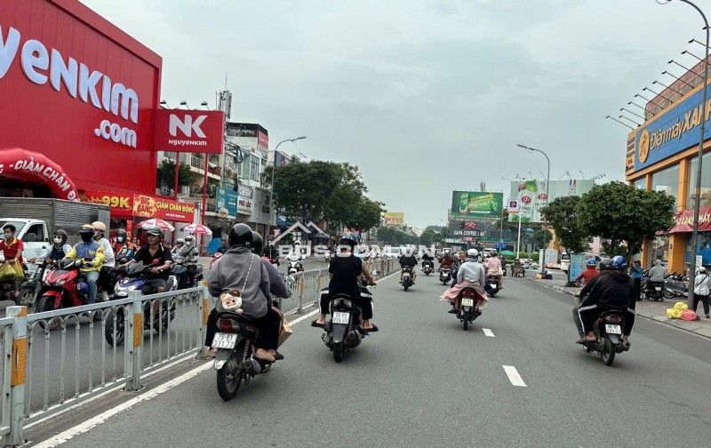 Nhỉnh 20 tỷ có CHDV mới 6 lầu 18PN HĐ khoán 86tr có T.máy 5x20m HXH ngay chợ Căn Cứ.