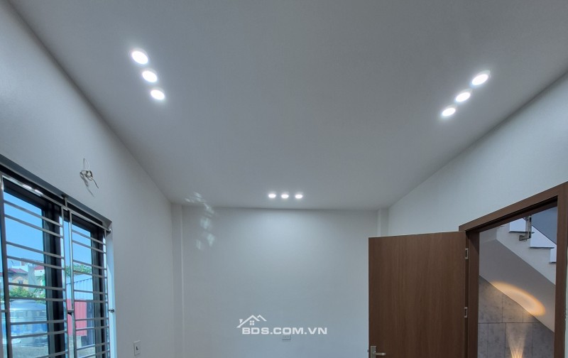 BÁN NHÀ ĐẸP 2.69 TỶ 3 TẦNG 122M2 CÓ PHÒNG NGỦ TẦNG 1 NGÕ ĐIỆN BIÊN