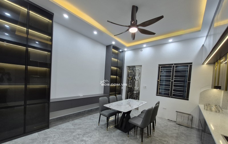 BÁN NHÀ 6.25 TỶ  4 TẦNG 81M2 CÓ THANG MÁY KHU ĐÔ THỊ HÒA VƯỢNG