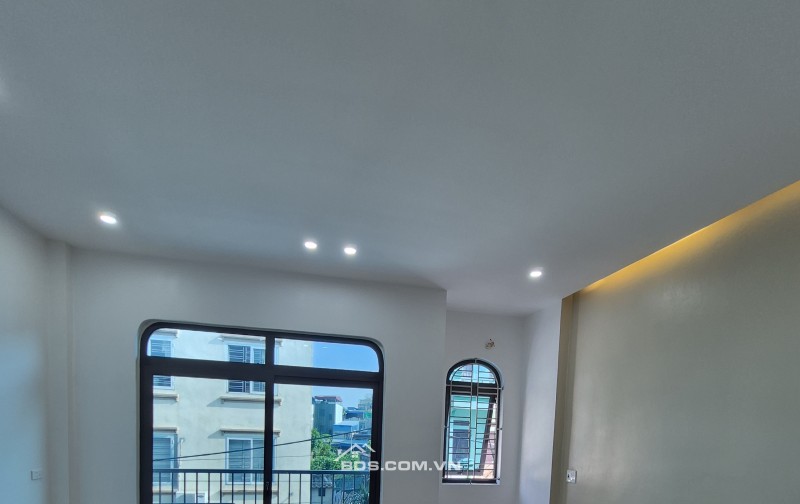 BÁN NHÀ ĐẸP 2.69 TỶ 3 TẦNG 122M2 CÓ PHÒNG NGỦ TẦNG 1 NGÕ ĐIỆN BIÊN
