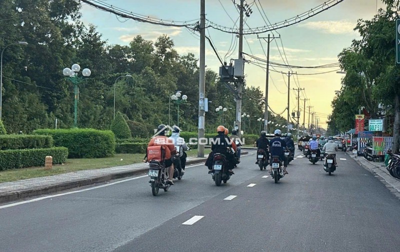 Nhà mặt tiền ngang 6.2m 158m2 ngay sân Golf Tân Sơn tiện xây tòa nhà chỉ 18 tỷ.