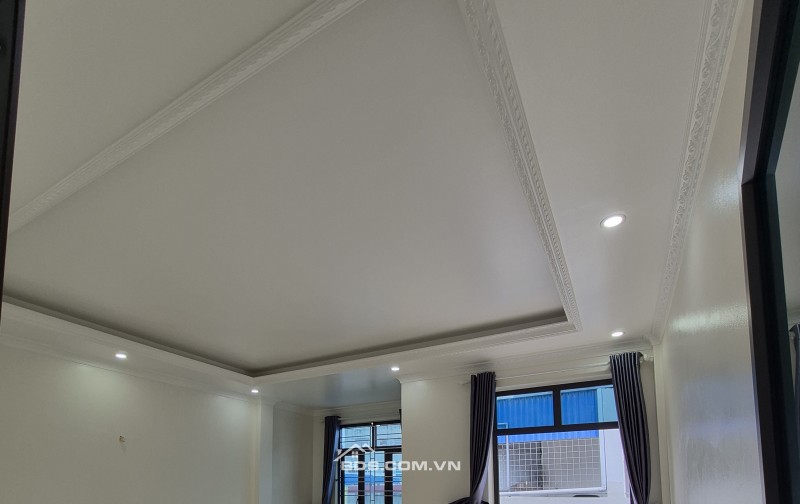 BÁN NHÀ 2.65 TỶ 3 TẦNG 89M2 CÓ PHÒNG NGỦ TẦNG 1 NGÕ TRƯỜNG CHINH