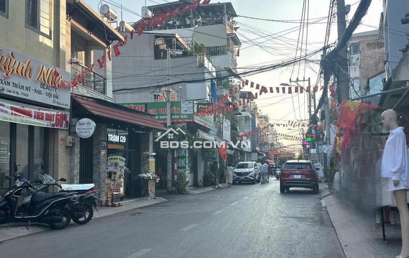 Bán nhà đẹp 4 tầng MTKD Nguyễn Văn Công ngang 4.5m 77m2 vài phút tới sân bay chỉ 11.5 tỷ.