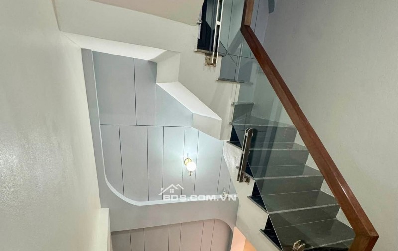 BÁN NHÀ ĐẸP 2.63 TỶ 3 TẦNG 48M2 SAU NHÀ MẶT ĐƯỜNG TRẦN QUANG KHẢI