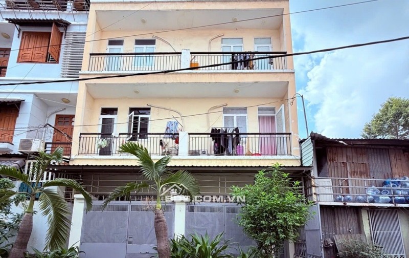 Bán Vinhomes Hóc Môn đường 13m lề đường 3m ngang 5m dài 10m 4 tầng BTCT