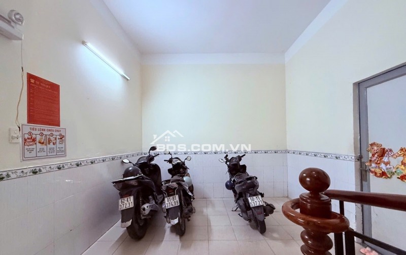 Bán Vinhomes Hóc Môn đường 13m lề đường 3m ngang 5m dài 10m 4 tầng BTCT