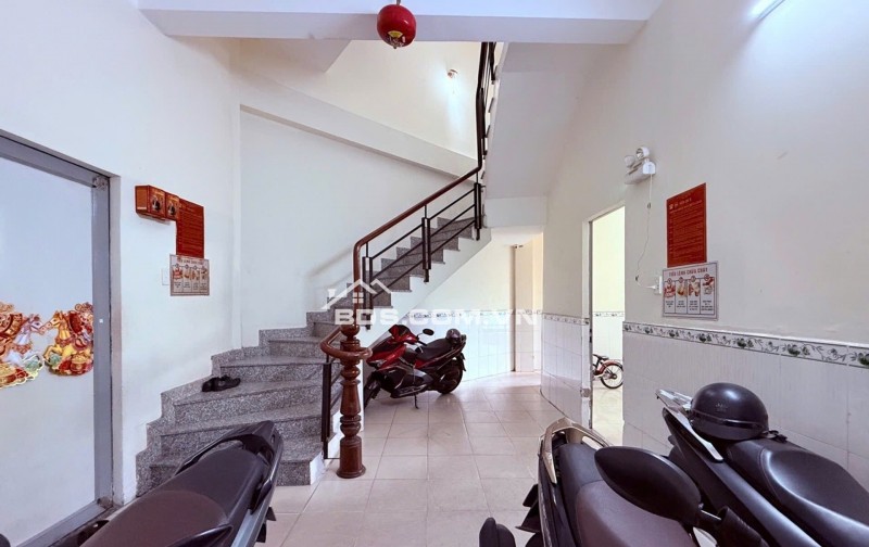 Bán Vinhomes Hóc Môn đường 13m lề đường 3m ngang 5m dài 10m 4 tầng BTCT